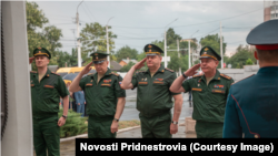 Andrei Lobov (al doilea din dreapta) apare la marcarea a 30 de ani de ani ai operațiunii de menținere a păcii pe Nistru, într-o fotografie publicată de portalul transnistrean, Novosti Pridnestrovia. Tiraspol, 29 iulie 2022