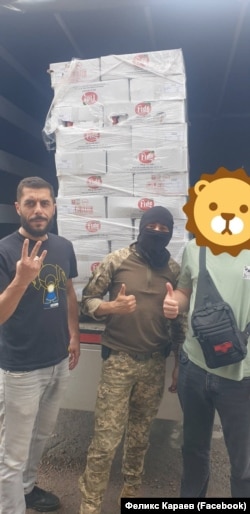 Feliks Karayev göñüllilerniñ ştabında çalışa. Karayevniñ şahsiy arhivi