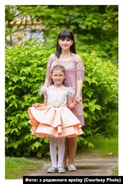 Мирослава Кузнєцова разом з мамою. Фото з родинного архіву