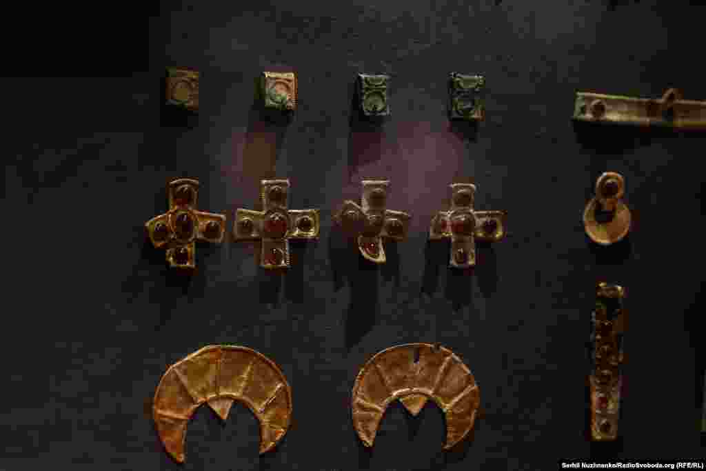 Колекція складалася з предметів п'яти закладів: Національного музею історії України у Києві та чотирьох кримських (Центрального музею Тавриди, Керченського історико-культурного заповідника, Національного заповідника &laquo;Херсонес Таврійський&raquo; та Бахчисарайського історико-культурного заповідника)