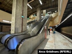 Metroul ar trebui să aibă obligatoriu adăposturi de protecție civilă. În majoritatea stațiilor nu există nici măcar toalete publice.