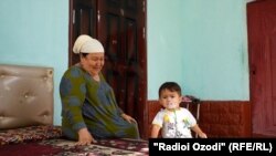 Мать и сын Абдулло Гурбати