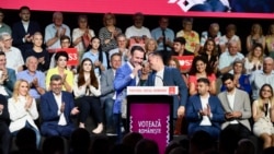 Doi dintre primarii Partidului Social Democrat, la un eveniment de campanie: în stânga, Robert Negoiță (sectorul 3), în dreapta, Daniel Băluță (sectorul 4).