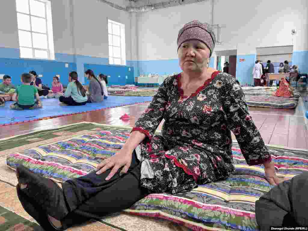  Ақтөбенің Елек өзені жағалауындағы су басқан саяжай тұрғыны Кәрима Исағұлова тасқыннан зардап шеккендерге билік өтемақы төлесін дейді. Ол 2017 жылғы су тасқынынан соң билік уәде еткен өтемақысын алмағанын айтады. "Амалсыз үйімді өзім жөндедім" деп шағынды наразы тұрғын. Исағұлова бірнеше жыл жөндеген үйі тағы суға кеткеніне налып отыр. 