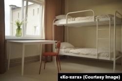 Приміщення в гуртожитку для ВПО від проєкту «Ко-хати» з яким співпрацюють волонтери (Сайт «Ко-хати»)