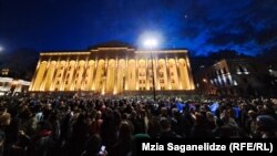 აქცია პარლამენტის შენობის წინ. 7 მარტი, 2023 წელი