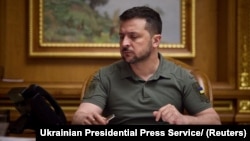 Ukrainian President Volodymyr Zelenskiy speaks with Chinese leader Xi Jinping on the phone on April 26.