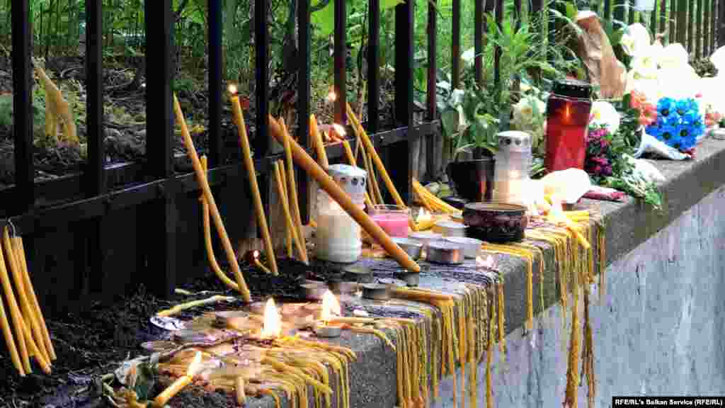 U školi "Vladislav Ribnikar" će od petka, 5. maja biti otvorena knjiga žalosti, saopštilo je Ministarstvo prosvete.&nbsp;