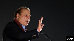 نواز شریف له څلور کلنې جلا وطنۍ وروسته د لاهور په مینار پاکستان کې د مسلم لیګ نون جلسې ته وینا وکړه: انځور اکتوبر ۲۱، کال ۲۰۲۳ز