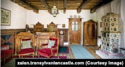 Interiorul camerei locuite de regele Charles la Valea Zălanului.