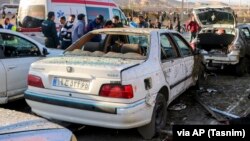 تصویر از محل وریداد حمله داعش به مراسم یادبود از قاسم سلیمانی در شهر کرمان که در آن حداقل ۹۰ تن کشته شدند 
