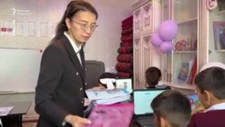 "Балдар дүйнө кыдырса дейм". Элетте англис тилин үйрөткөн Жазгүл