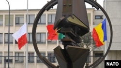 România a intrat în Organizația Tratatului Atlanticului de Nord (NATO) pe 29 martie 2004, după ce Guvernul României a inițiat primele relații cu blocul militar chiar la începutul anilor '90.