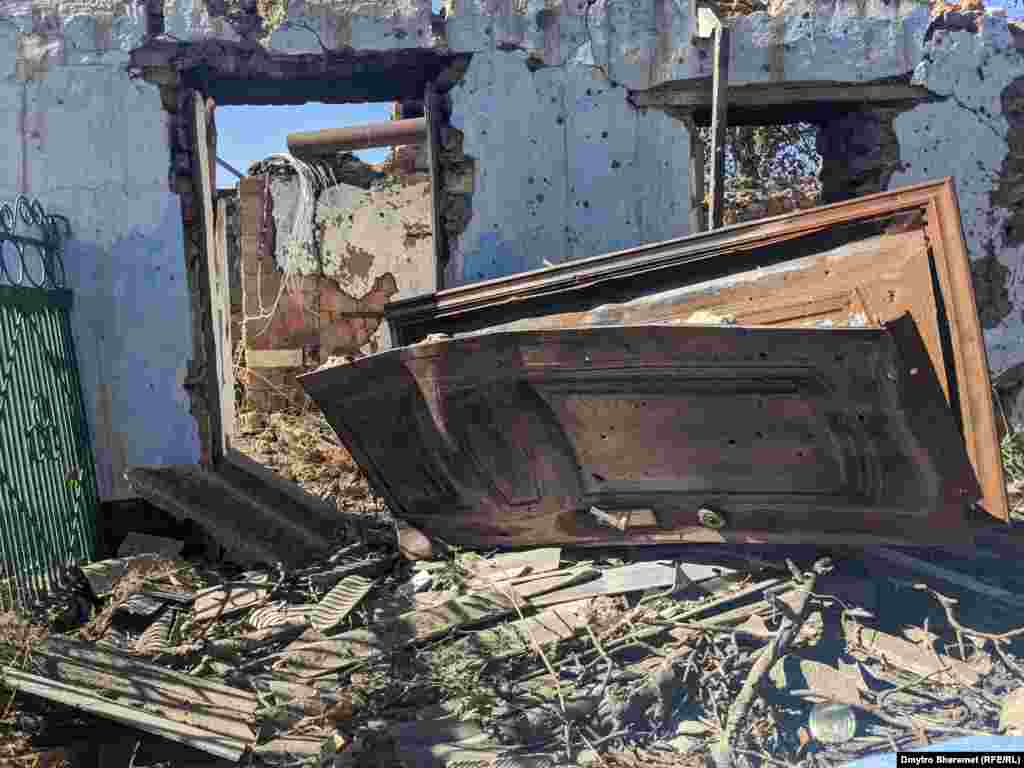 Але ось що залишилося від їхнього будинку