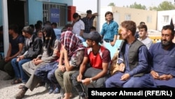 مهاجرین افغان می‌گویند که این قوانین جدید مشکلات کاری و مالی آن‌ها را افزایش داده است.
