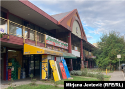 Tržni centar Enjub na Novom Beogradu, mesto gde je registrovana firma "Goodforwarding"; oktobar 2023.