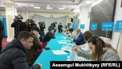 Избирательный участок в Астане в день парламентских выборов. 19 марта 2023 года