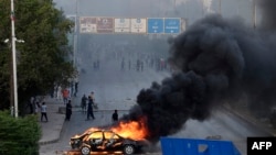 پس از بازداشت عمران خان صدراعظم سابق پاکستان حامیان او در چندین شهر پاکستان دست به اعتراض زدند که در بیشتر این شهرها تظاهرات به خشونت کشانیده شده است.