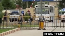 له جرمني د ایستل شویو افغان کډوالو یو بس د کابل په هوايي ډګر کې