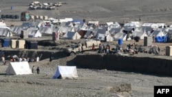 خیمه های موقت که برای مهاجرین برگشت کننده در منطقه تورخم ولایت ننگرهار بر پا شده است
