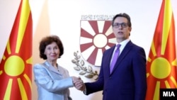 Северна Македонија - примопредавање на функцијата меѓу Стево Пендаровски, поранешен претседател на Северна Македонија и новоизбраната претседателка Гордана Сиљановска-Давкова, Скопје, 12 мај 2024 година