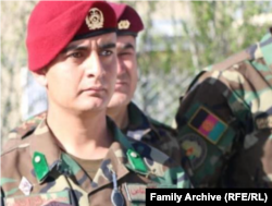 O fotografie cu Mohammad Arianpour din perioada în care a servit în armata din Aghanistan.