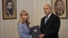 Kryeministrja në detyrë, Goritsa Grancharova-Kozhareva, dhe presidenti Rumen Radev. 