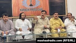 د نومبر پر ۲۳مه د پښتونخوا ملي عوامي ګوند مشران په کراچۍ پریس کلب کې خبري غونډې ته وینا کوي.