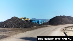 Nagomilani ugalj iskopan u Mednoj uz magistralni put Mrkonjić Grad - Glamoč, 27. septembra 2023.