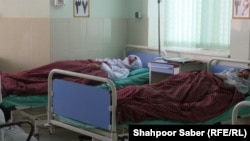 شفاخانه حوزوی هرات٬ دو تن از زنانی که مورد خشونت قرار گرفته و میخواستند خود کشی کنند.