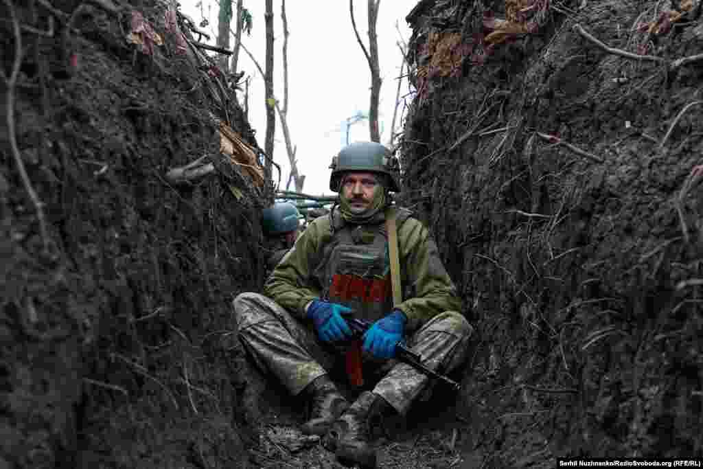 Перед штурмом, район Бахмута, 11 травня 2023 року. Повстанський рух українців проти більшовицької окупації не&nbsp;лише зберіг армію УНР, але й&nbsp;набув такої сили, що&nbsp;став одним із чинників тимчасової зміни умов радянської окупації. Комуністи змушені були в&nbsp;1920-х роках піти на&nbsp;поступки в&nbsp;національному й&nbsp;економічному питаннях: відмовитися від політики &laquo;воєнного комунізму&raquo;, впровадити українізацію... Ненадовго...Далі були розкуркулення, колективізація і Голодомор