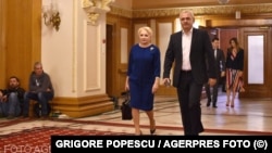 Premierul Viorica Dăncilă a rămas în memoria publicului prin obediența față de președintele de atunci al PSD, Liviu Dragnea, și prin victoria ușoară pe care i-a oferit-o lui Klaus Iohannis în cursa prezidențială din 2019, când ea a fost și prima femeie care a intrat în turul II.