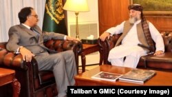 نورالدین عزیزی سرپرست وزارت تجارت و صنایع حکومت طالبان در دیدار با جلیل عباس جیلانی سرپرست وزارت امور خارجه حکومت موقت پاکستان 