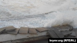 Наслідки шторму на Набережній Корнілова