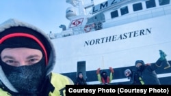 Ренат Бесолов с коллегами в море 