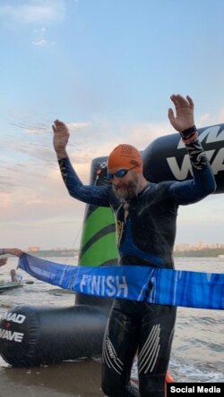 У Москві Олег займався бігом, технічним дайвінгом, плаванням