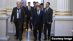 Майкл Майнелли менен Акылбек Жапаровдун жолугушуусу. Лондон, Британия 