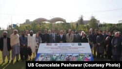 په پاکستان کې د امریکا سفیر ډونلډ بلوم په زرعي پوهنتون پېښور کې