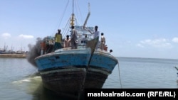 د کراچۍ په سمندر کې د کب نیوونکو کشتۍ - پخوانی تصویر 