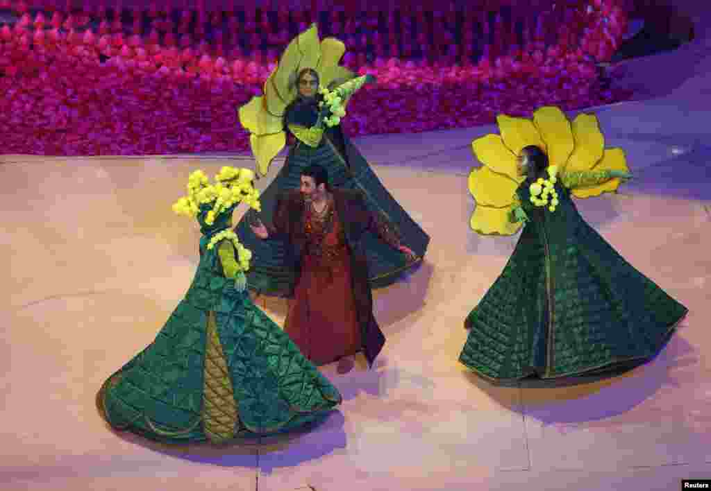 Оюн алдында мелдештин ачылуу аземи өтүп, иш-чара театралдаштырылган шоу-программа менен коштолду.