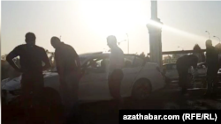 Atamyrat Nyýazow şaýolunyň ugrunda adam pidalaryna getiren ýol-ulag hadysasy boldy. 2-nji oktýabr, 2023 ý. Aşgabat ş., Türkmenistan.