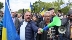 VIDEO Protest AUR, la Parlament, cu mesaje false
