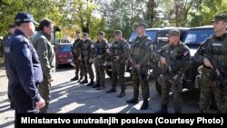 Ministar unutrašnjih poslova Bratislav Gašić sa policijom kod graničnog prelaza Reska na severu Srbije, 30. oktobar 2023.