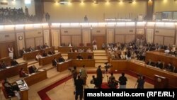 د بلوچستان اسمبلۍ غړي د لوړې مراسمو پر مهال په تالار کې ناست دي - د فبرورۍ ۲۸مې انځور.