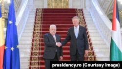 Vizita oficială a președintelui palestinian Mahmoud Abbas în România, în 2022. Oficialul a fost primit de fostul președinte al României, Klaus Iohannis.
