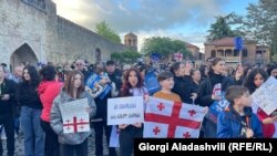 მუქარის მიუხედავად, „აგენტების კანონის“ მოწინააღმდეგეები საპროტესტო აქციებში მონაწილეობას ისევ აპირებენ და ამჟამად ემზადებიან თბილისში დაანონსებული აქციებისთვის.