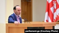 ანრი ოხანაშვილი, პარლამენტის იურიდიულ საკითხთა კომიტეტის თავმჯდომარე. 