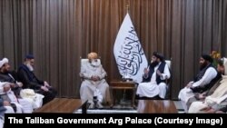د جمعيت علمای اسلام (ف) مشر مولانا فضل الرحمان د جنورۍ پر اوومه کې په کابل کې د طالبانو د رييس الوزرا له سياسي مرستيال مولوي عبدالکبير سره ملاقات کوي. 