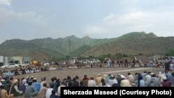 د شمالي وزیرستان په ګډون د پښتنو په یوشمېر سیمو کې د ستونزو د حل لپاره جرګې جوړول دود دي ـ پخوانی انځور.
