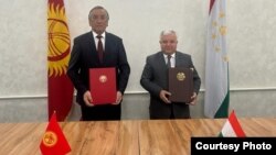 Кыргыз тараптан топографиялык топту өкмөттүн Делимитация жана демаркация боюнча атайын өкүлү Назирбек Бөрүбаев жетектейт (солдо.)